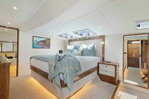 2021 Valder Yachts Power Cat thumbnail 16