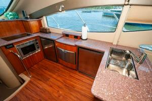 2006 Cruisers Yachts 477 Sport Sedan thumbnail 2
