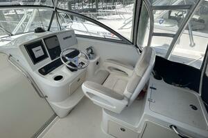 Photo 4574075 for 2004 Boston Whaler 305 Conquest  