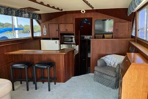1986 Chris-Craft Commander 422 thumbnail 10