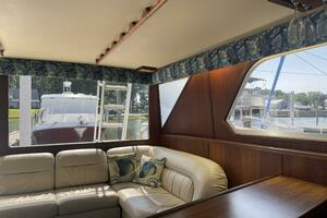 1986 Chris-Craft Commander 422 thumbnail 12