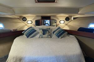 1986 Chris-Craft Commander 422 thumbnail 16