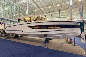 2025 Wellcraft 38 Explorer thumbnail 1