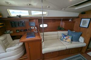 Barefoot Journey 50ft Hunter Yacht For Sale