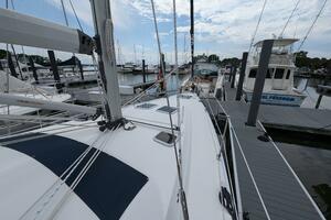 Barefoot Journey 50ft Hunter Yacht For Sale