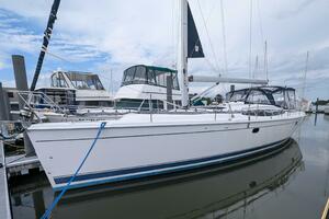 Barefoot Journey 50ft Hunter Yacht For Sale