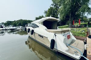 AQUARIUS 2017 Carver C37 Coupe Yacht For Sale in MONTEBELLO Quebec