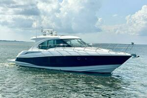  2016 Cruisers Yachts Cantius 45 Yacht For Sale in Destin FL