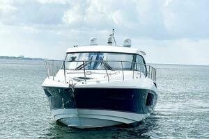  2016 Cruisers Yachts Cantius 45 Yacht For Sale in Destin FL