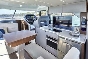 2026 Beneteau Antares 12 thumbnail 10