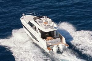 2026 Beneteau Antares 12 thumbnail 3