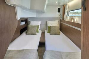 2026 Beneteau Antares 12 thumbnail 12
