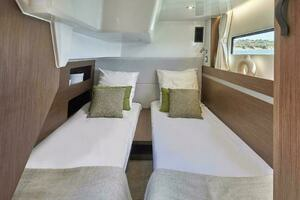 2026 Beneteau Antares 12 thumbnail 12