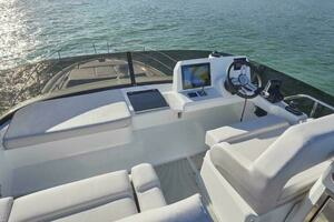 2026 Beneteau Antares 12 thumbnail 8