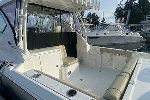  2022 Pursuit OS325 Yacht For Sale in Sidney British Columbia