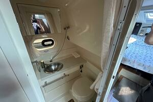 2016 Sea Ray 310 Sundancer thumbnail 18