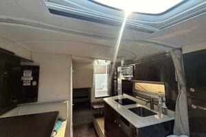 2016 Sea Ray 310 Sundancer thumbnail 17