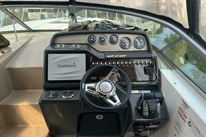 2016 Sea Ray 310 Sundancer thumbnail 8