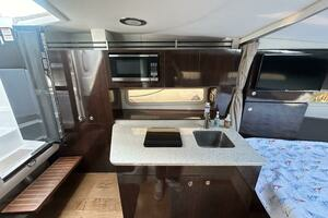 2016 Sea Ray 310 Sundancer thumbnail 14