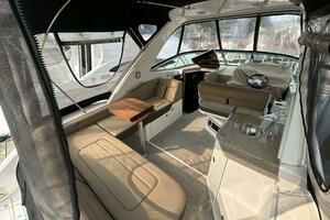 2016 Sea Ray 310 Sundancer thumbnail 5