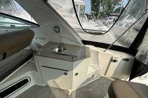 2016 Sea Ray 310 Sundancer thumbnail 11