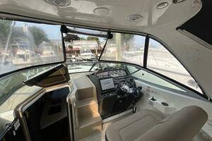 2016 Sea Ray 310 Sundancer thumbnail 22