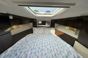 2016 Sea Ray 310 Sundancer thumbnail 20