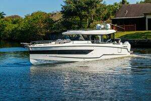  2025 Wellcraft 355 Yacht For Sale in Tampa FL