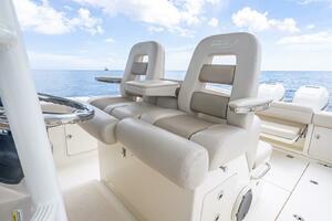 330 Boston Whaler 33ft Boston Whaler Yacht For Sale