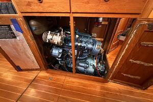 1985 Custom Whiting Yachts 40 thumbnail 25