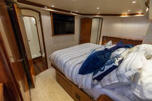 2015 Viking 70 Convertible thumbnail 15