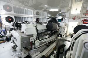 2015 Viking 70 Convertible thumbnail 41