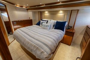 2015 Viking 70 Convertible thumbnail 13
