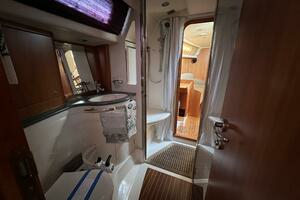 2002 Moody 38-2 Sloop thumbnail 14