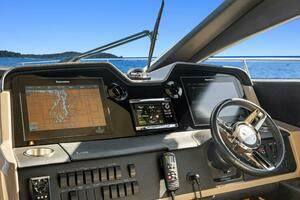 2017 Sea Ray L590 thumbnail 19