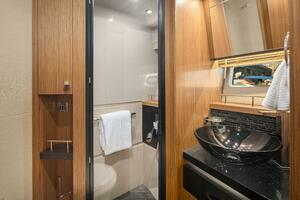 2017 Sea Ray L590 thumbnail 30
