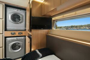 2017 Sea Ray L590 thumbnail 33