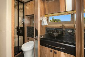 2017 Sea Ray L590 thumbnail 28