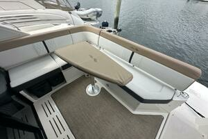 2018 Sea Ray Sundancer 400 thumbnail 9