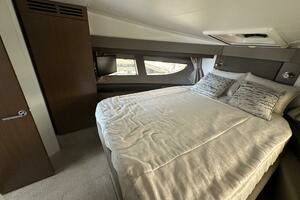 2018 Sea Ray Sundancer 400 thumbnail 32