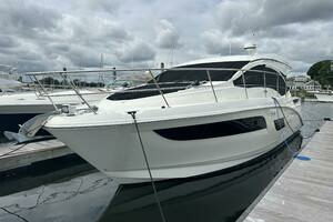 2018 Sea Ray Sundancer 400 thumbnail 1