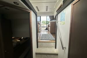 2018 Sea Ray Sundancer 400 thumbnail 31