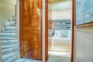 2007 Hatteras 80 Enclosed Bridge thumbnail 24