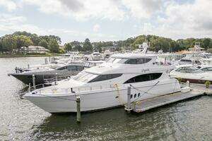2007 Hatteras 80 Enclosed Bridge thumbnail 1