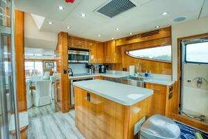 2007 Hatteras 80 Enclosed Bridge thumbnail 23