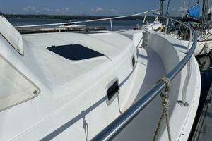 2000 Mainship 390 thumbnail 4