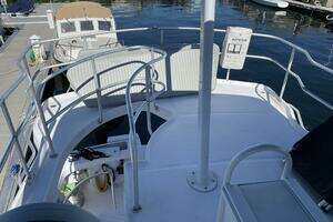 2000 Mainship 390 thumbnail 19