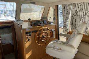 2000 Mainship 390 thumbnail 7