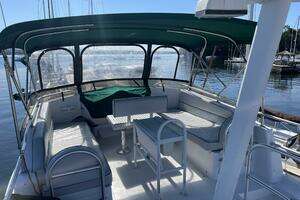 2000 Mainship 390 thumbnail 17