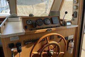 2000 Mainship 390 thumbnail 12